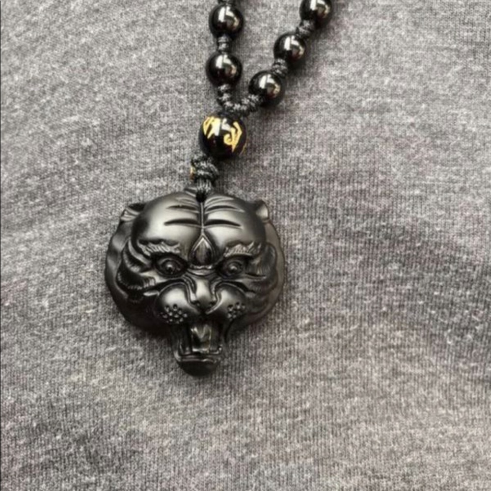 Obsidian Tiger Head Pendant - Picture 7 of 7